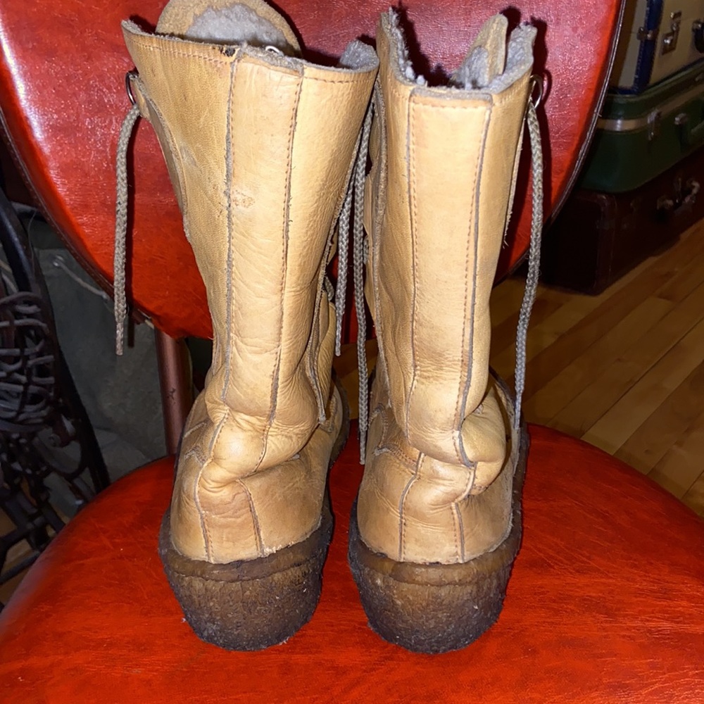 Vintage moccasin boots 🥾 - Picture 6 of 8